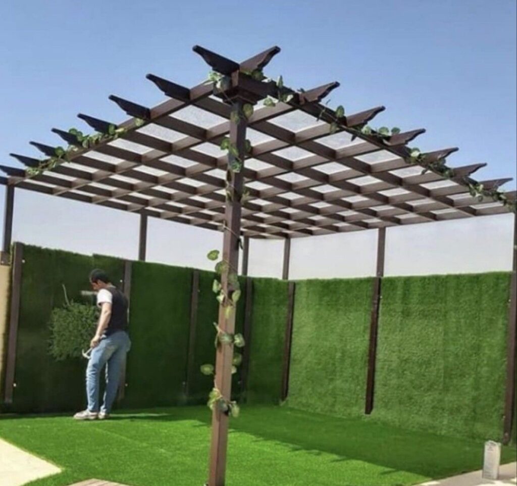 تنسيق العشب في برجولات الحدائق
